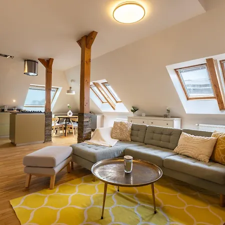 Unique 3 Bedroom Loft Walk To Vysehrad Διαμέρισμα Πράγα