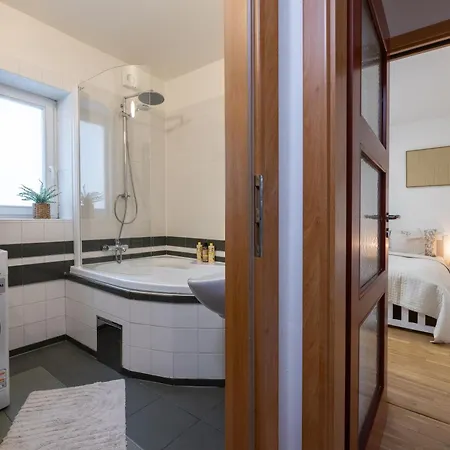 Unique 3 Bedroom Loft Walk To Vysehrad Διαμέρισμα Πράγα
