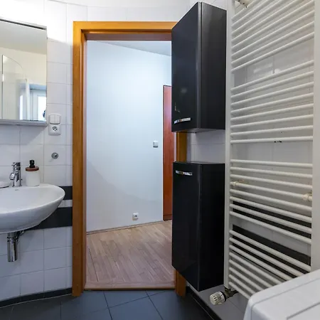 Unique 3 Bedroom Loft Walk To Vysehrad Διαμέρισμα