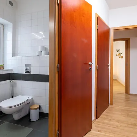 Unique 3 Bedroom Loft Walk To Vysehrad Lejlighed Prag