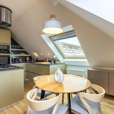 Διαμέρισμα Unique 3 Bedroom Loft Walk To Vysehrad Πράγα
